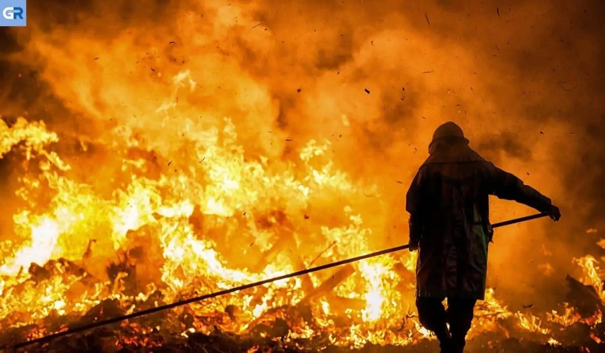 Φωτιά στη Ρόδο: Εφιαλτική νύχτα με 3 ανεξέλεγκτα μέτωπα (Videos)