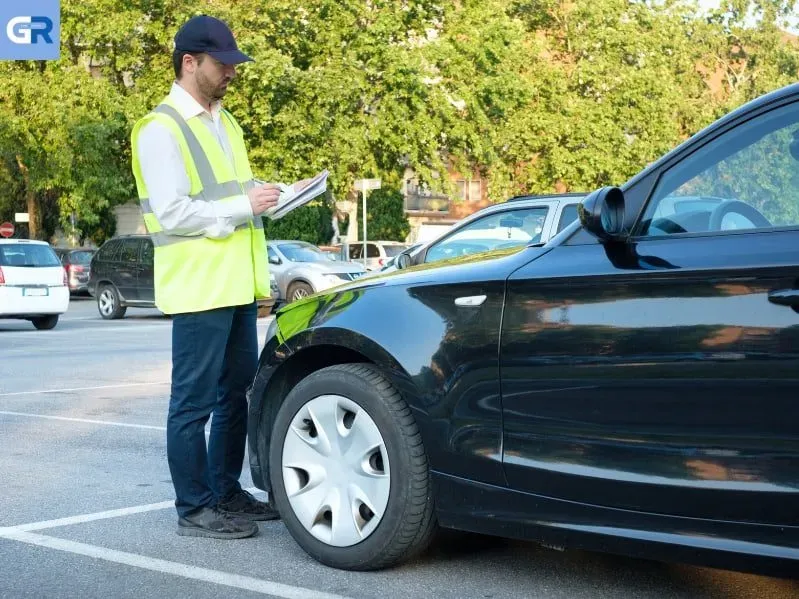 Πάρκαρε λάθος και έγινε έξαλλη με το πρόστιμο των 30ευρώ…