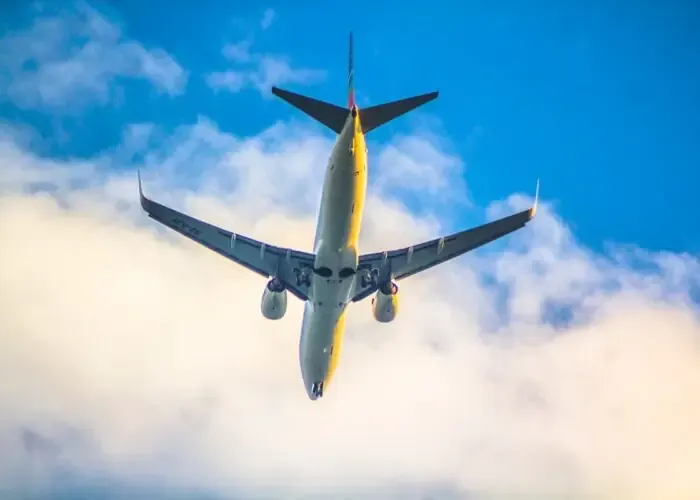 Αεροπλάνο συντρίβεται με 18 νεκρούς: Μόνο ο πιλότος επέζησε