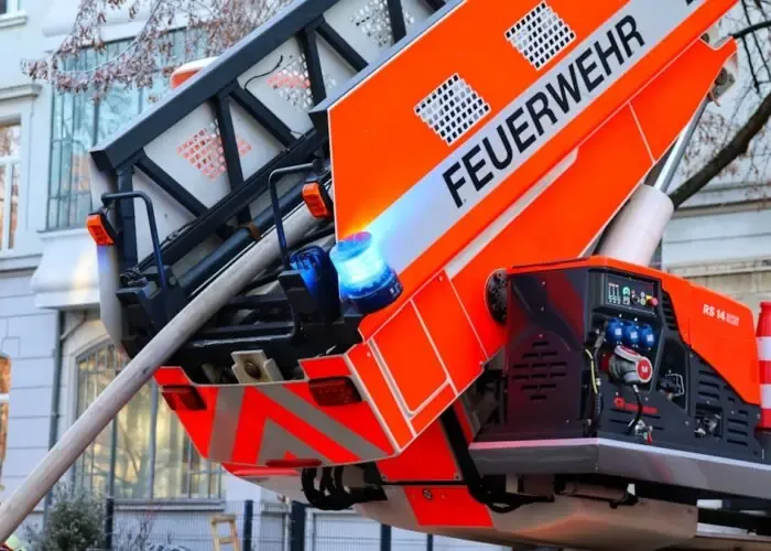 Δείτε το μεγαλύτερο πυροσβεστικό όχημα της Γερμανίας με ιστό 70 μέτρων