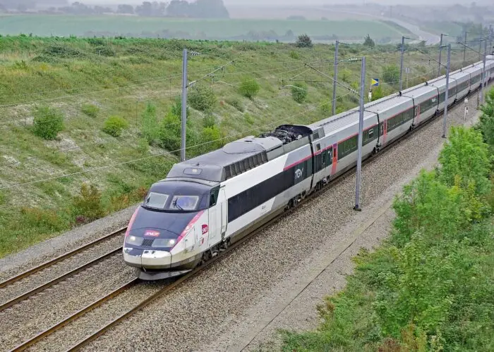 Παρέλυσε η συγκοινωνία: Μαζική επίθεση στο δίκτυο τρένων στη Γαλλία