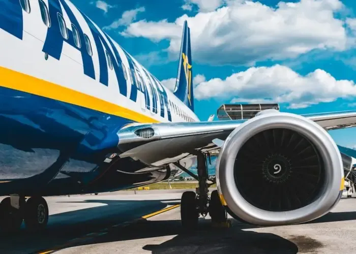 Ζητά μείωση φόρου: Η Ryanair απειλεί την κυβέρνηση ότι θα μειώσει μαζικά τις πτήσεις