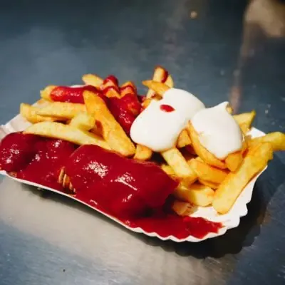 Νέα κατάταξη: Η πρωτεύουσα του currywurst της Γερμανίας είναι…;