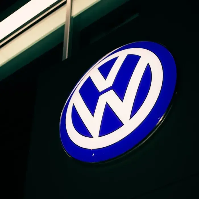 Κλείνουν εργοστάσια της Volkswagen στη Γερμανία: Πτώση 18% σε μισθούς